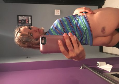 Chloe Fineman porno hd foto