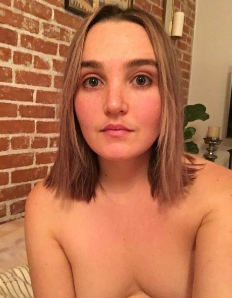 Chloe Fineman erotische sexy archiv