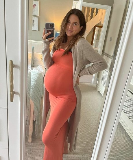 Alexandra Felstead heiße akt bild