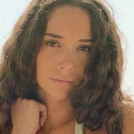 Kira Petilli pornostar top foto