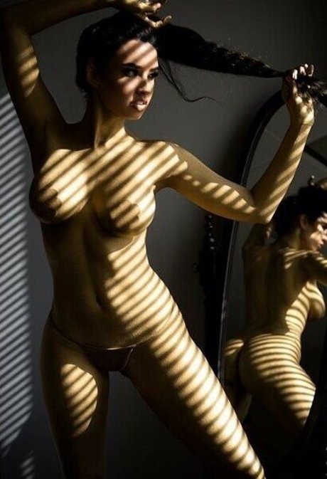 Paris Dylan kostenlose nackt archiv