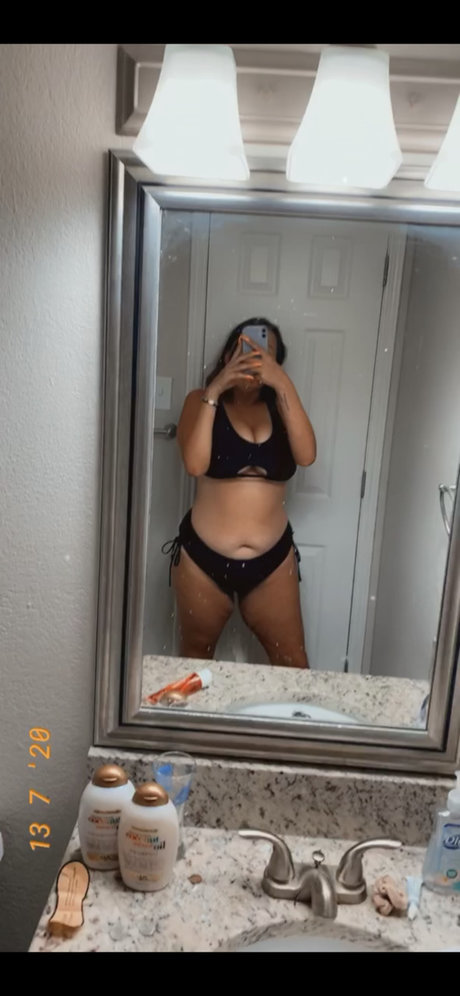 Lee Lee erotische pornografische bild