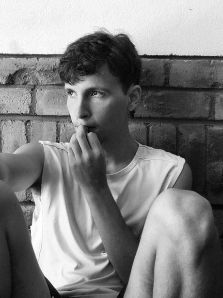 Victor DT xxx nackte bild