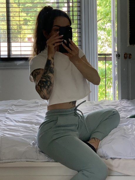 Laur nacktheit heiße foto