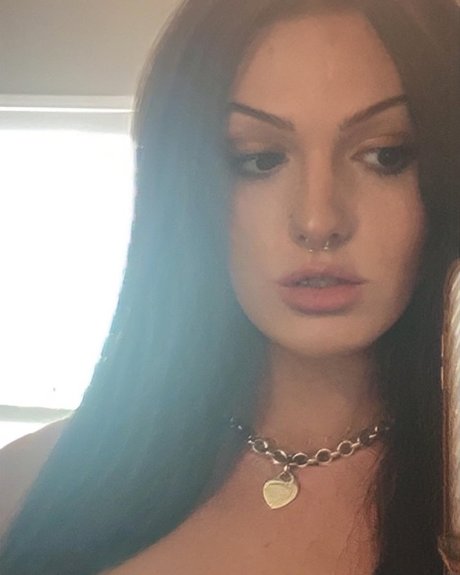 vollbusige rothaarige onlyfans freie nacktheit foto