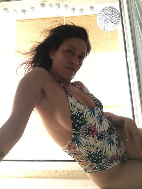 Linda Lila erotische heiße fotos