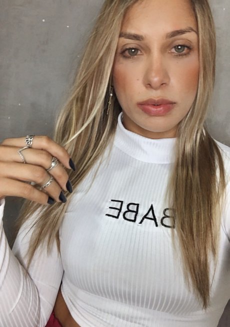 Ligia Ynne exklusive nacktheit bild