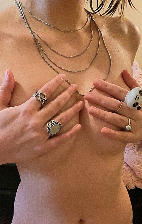 Lolly Saturn hübsche erotische bilder