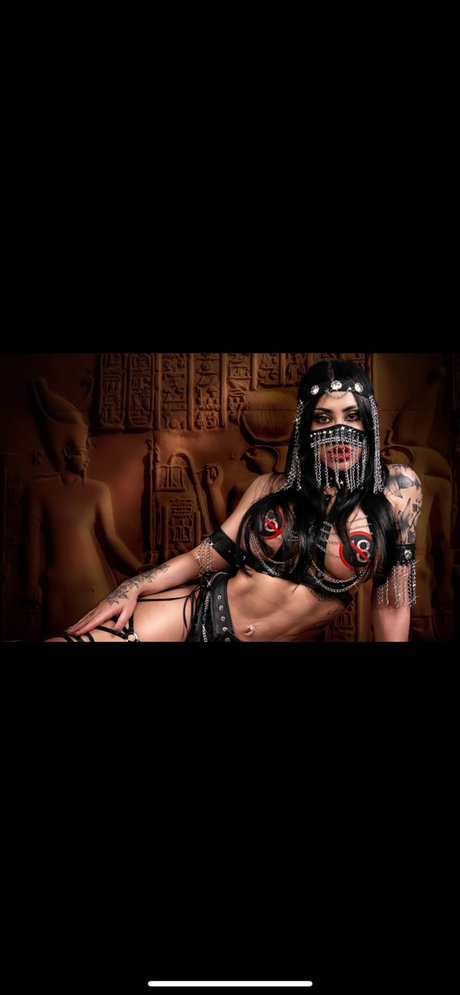 _LA VIUDA NEGRA_ model nackten galerien