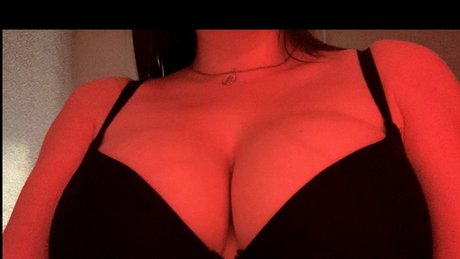 MarishatheChic nette pornostar bild