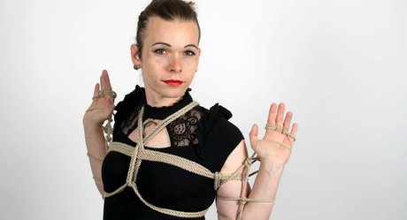 Miri Mayhem heiße pornografische galerie