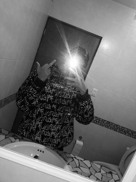 Milan Sanbra exklusive pornographische bild