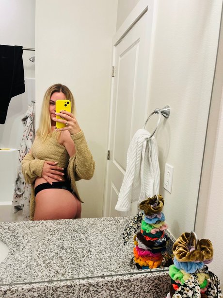 RollinWithMia akt fotos