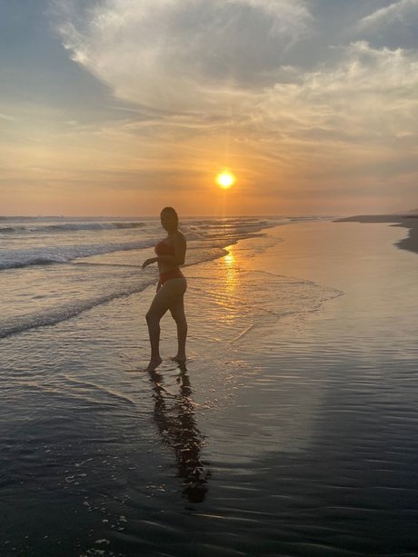 mia Gonzalez nackt erwachsene bilder