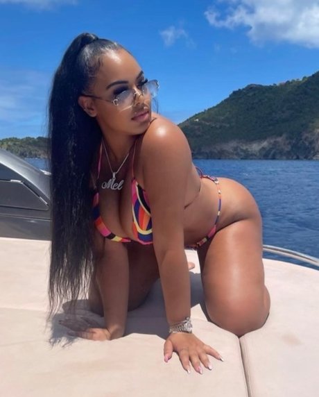 Mel The Miracle_ sexy top galerie