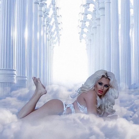 Monika Kaledy model akt fotos