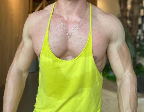 Gianni Muscle Guy exklusive porno fotos