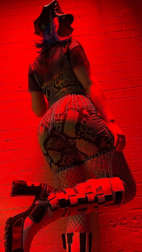 Nana Cruuz top sex bild