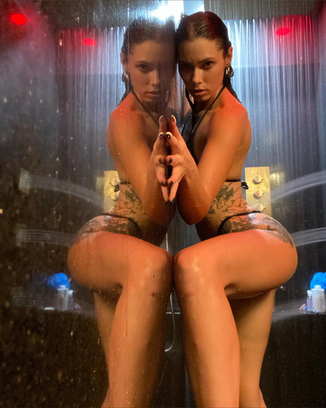 NessaFaie model xxx bild