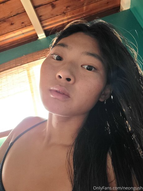 neon gush schauspielerin erotische bilder