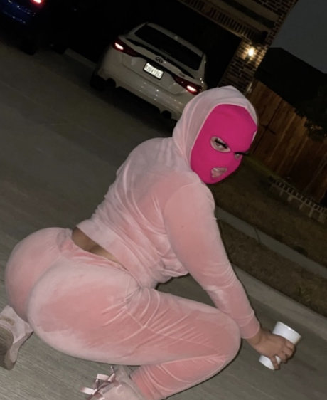 Nellyyy model nackten galerie