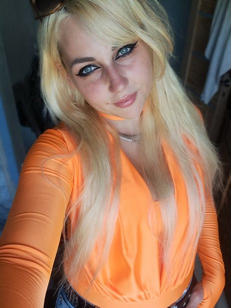 Naughty Goddess C heiße top bild