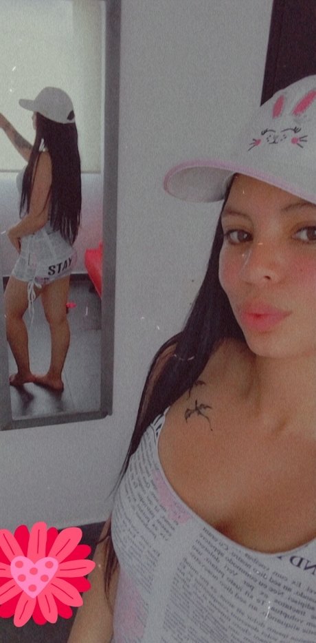 Nataly Laverde hübsche akt foto