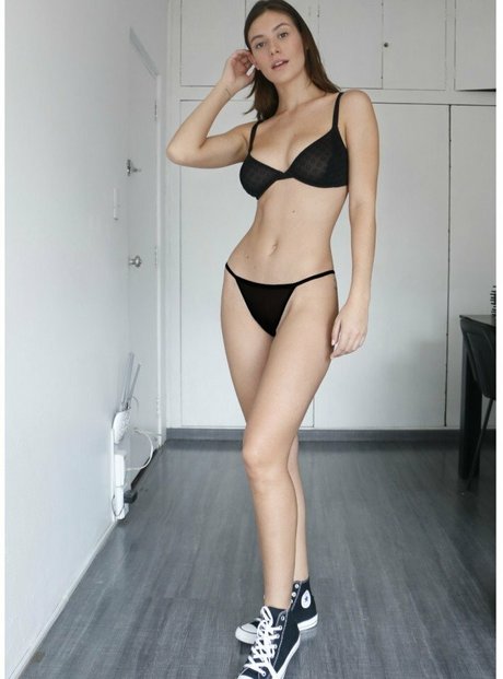 kurvige solo-onlyfans porno nackt galerie