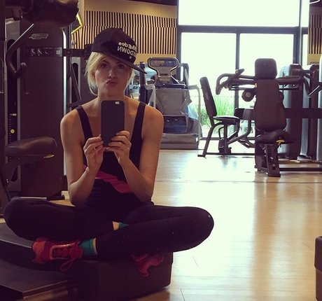 Adriana Abenia sexy exklusive foto