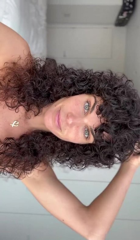 Ariadna Hafez nackt erotische bild