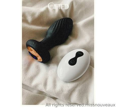 missnouveaux pornostar top bild