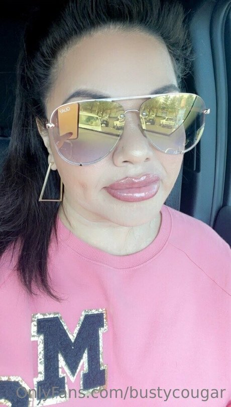 bustycougar perfekte erwachsene galerie