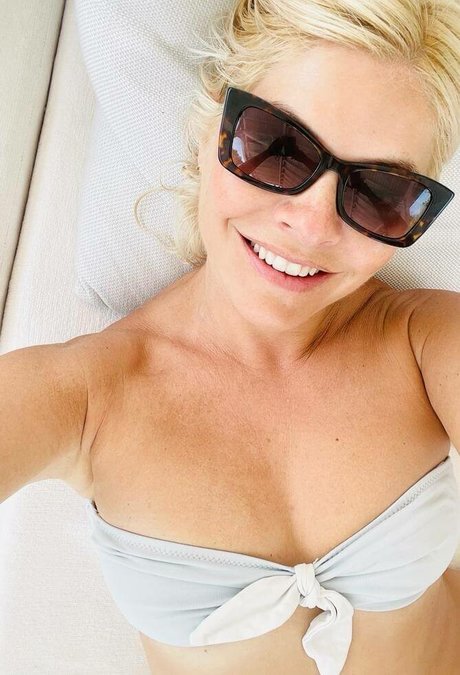 Holly Willoughby sex foto