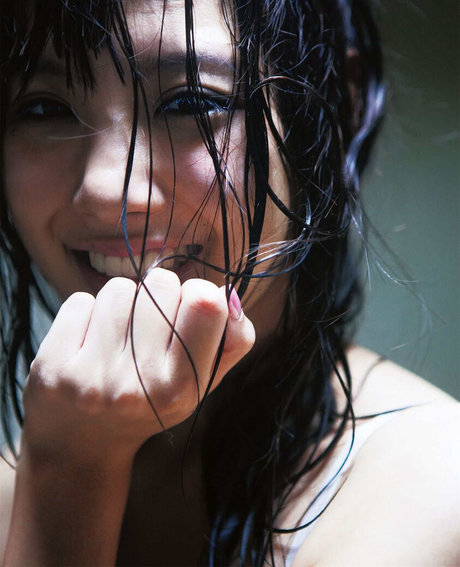 Shion Utsunomiya perfekte erwachsene foto