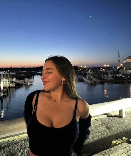 Layla Khalily freie erwachsene bilder