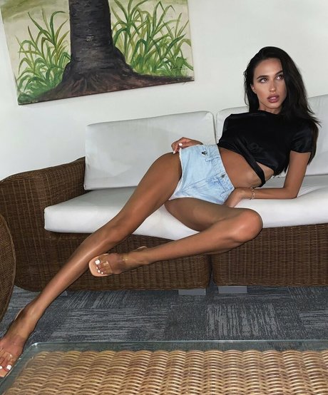 Alyssa Bounty schauspielerin sexy foto