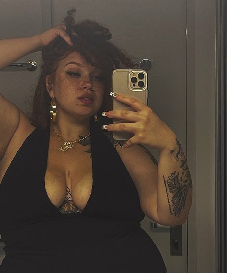 AHintOfRed nackte fotos