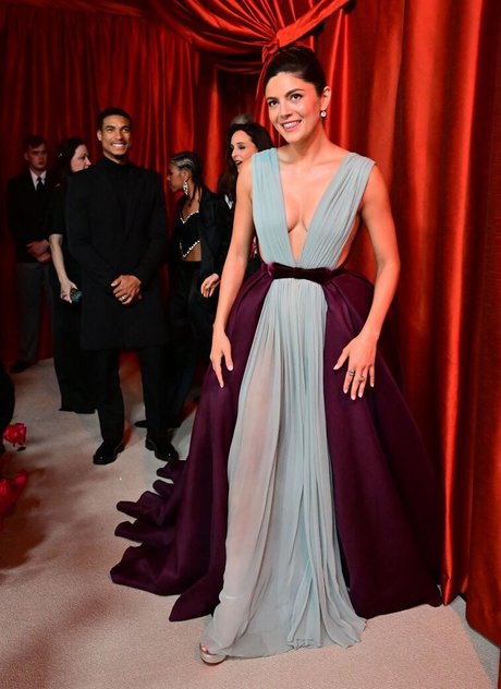 Monica Barbaro heiße porno bilder