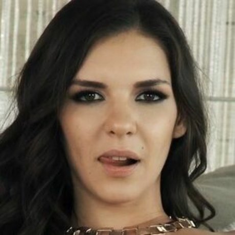 Alina Henessy nackt heiße fotos