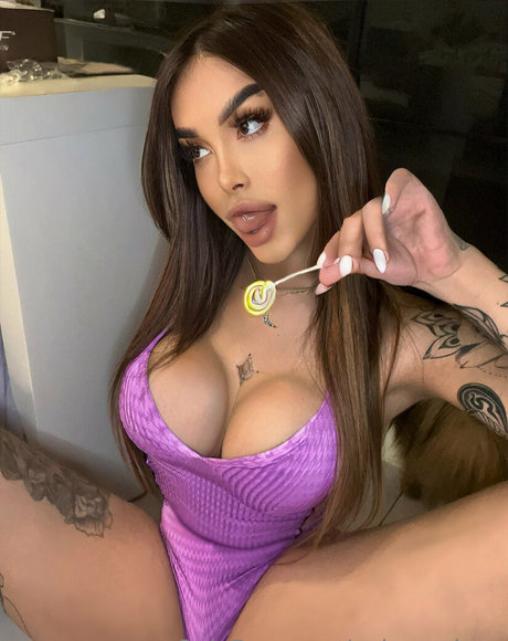 onlysaraluna nacktheit top bilder