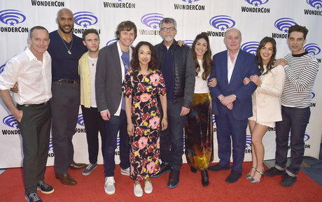 Elizabeth Henstridge perfekte kunst archiv