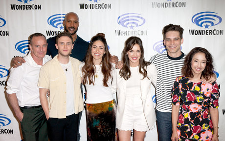 Elizabeth Henstridge freie nacktheit foto