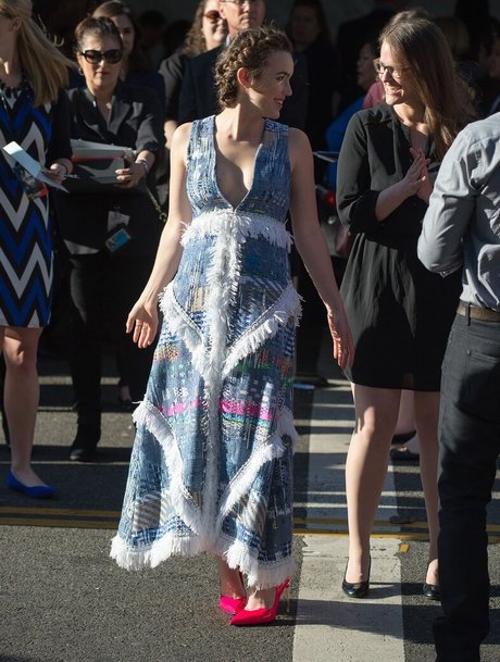 Elizabeth Henstridge xxx nackten galerie