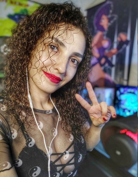 Nina Infinity erwachsene porno bild