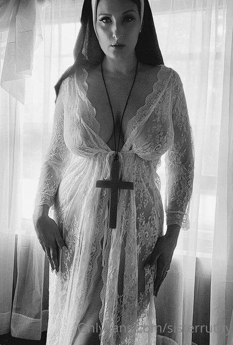 sisterruthy model xxx foto