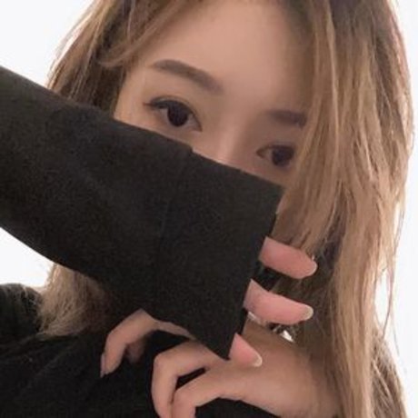 Akarinaa schauspielerin akt foto