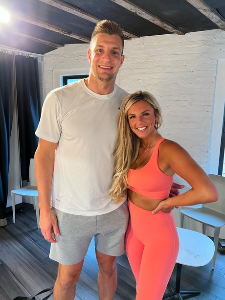 Annie Agar model sex archiv