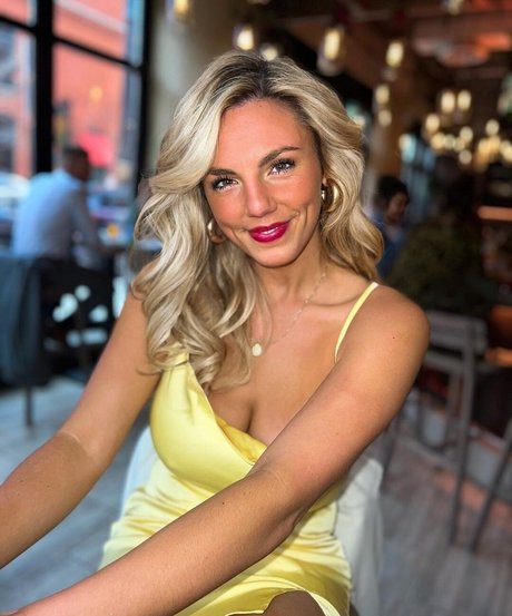 Annie Agar erotische pornografische archiv