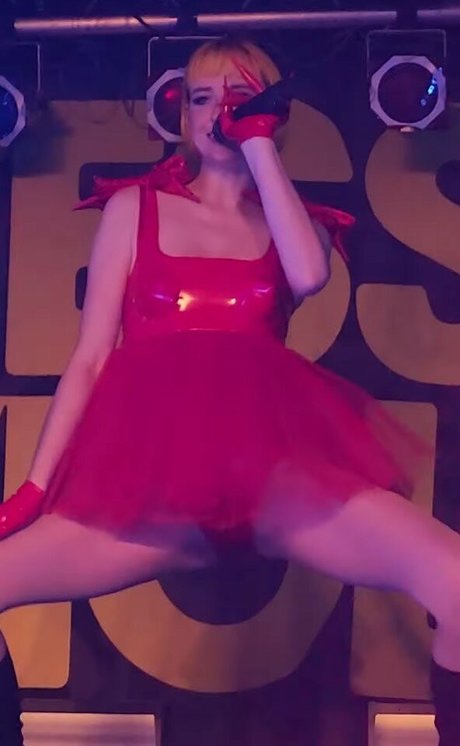 Tessa Violet hd sexy bilder