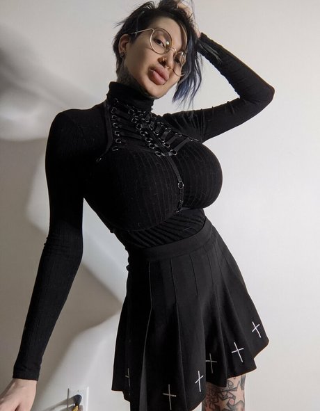 arianestamour model nette foto